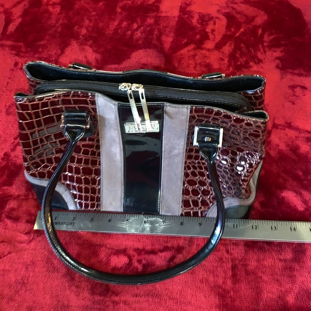 Slightly Used Beijo Soulder Bag with MANY Pockets!